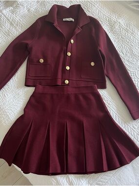 Zara NWOT Burgundy / Merlot color Pleated Skirt and Button Jacket Set. Size 0